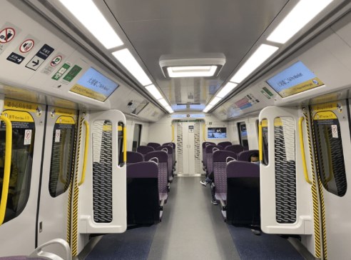 乘客在東鐵綫搭港鐵頭等車廂,必須持有效單 程票,或於上車前以八達通等方式「拍卡」付 頭等費用,但若未按規定乘坐頭等車廂,可被 罰款1000元。資料圖片 乘客在東鐵綫搭港鐵頭等車廂,必須持有效單 程票,或於上車前以八達通等方式「拍卡」付 頭等費用,但若未按規定乘坐頭等車廂,可被 罰款1000元。資料圖片