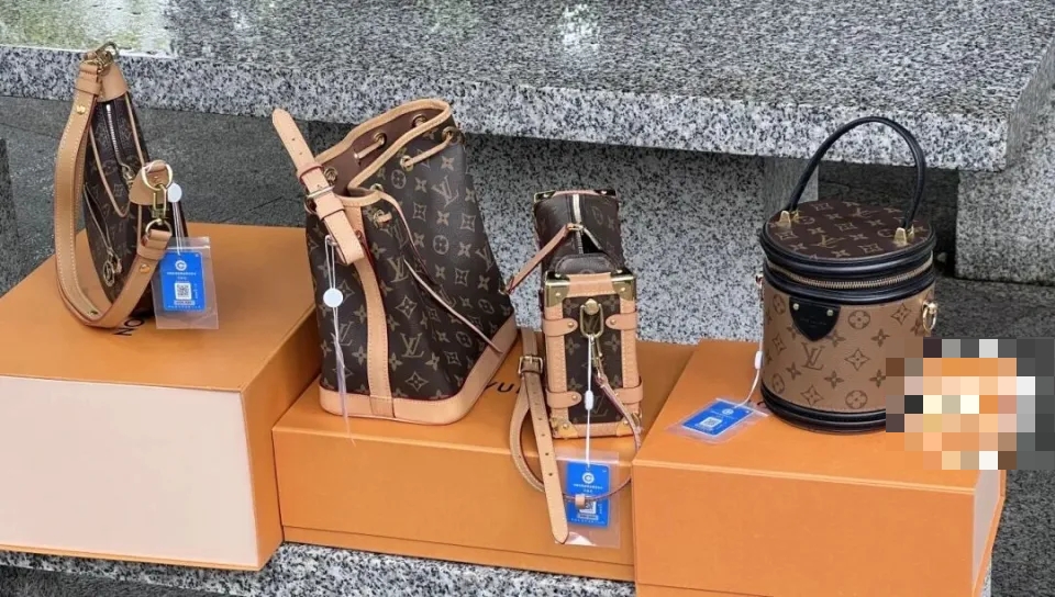 福州女称购4个名牌袋，惊悉全为膺品。