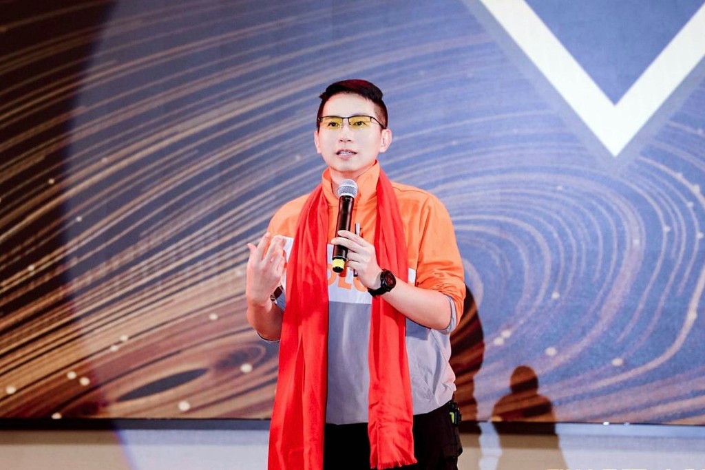 陳國基的正職是國際物流平台Lalamove首席財務官,即使工作繁重,仍然樂於利用公餘時間,以輔警身份服務社會。 陳國基的正職是國際物流平台Lalamove首席財務官,即使工作繁重,仍然樂於利用公餘時間,以輔警身份服務社會。