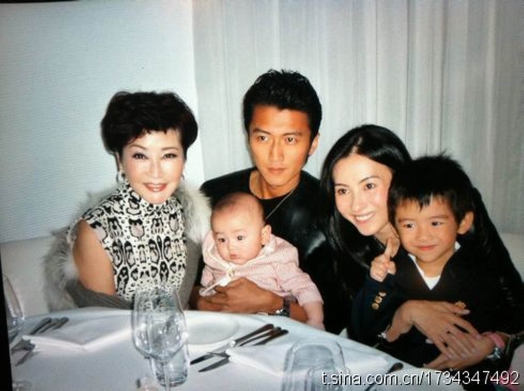 张栢芝为谢霆锋诞下两子。