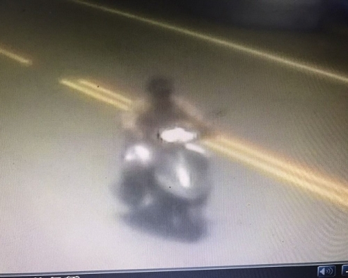 疑犯逃離現場的閉路電視畫面。網上圖片
