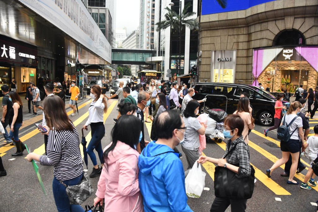 近月不少市民有移民的念頭。資料圖片