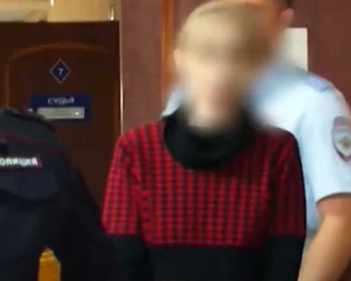 法官气到当庭怒骂她「根本泯灭人性」，重判她20年有期徒刑。网图