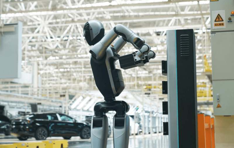 机器人转强 优必选可吼｜唐牛