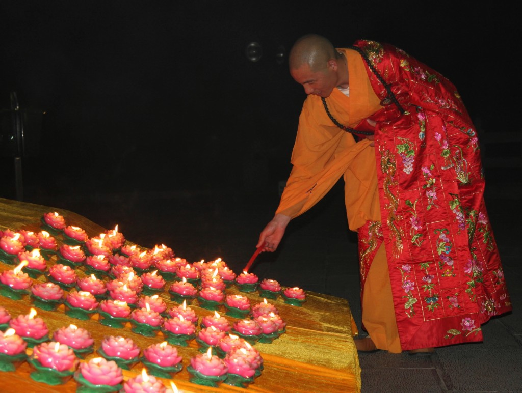 2007年,洛陽白馬寺祈福北京奧運。新華社 2007年,洛陽白馬寺祈福北京奧運。新華社