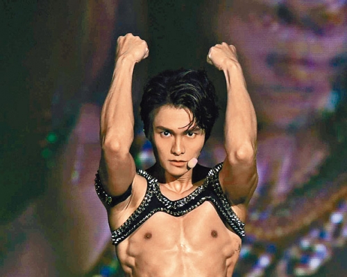 ■Hubert展现苦练多时的完美肌肉，令粉丝尖叫。