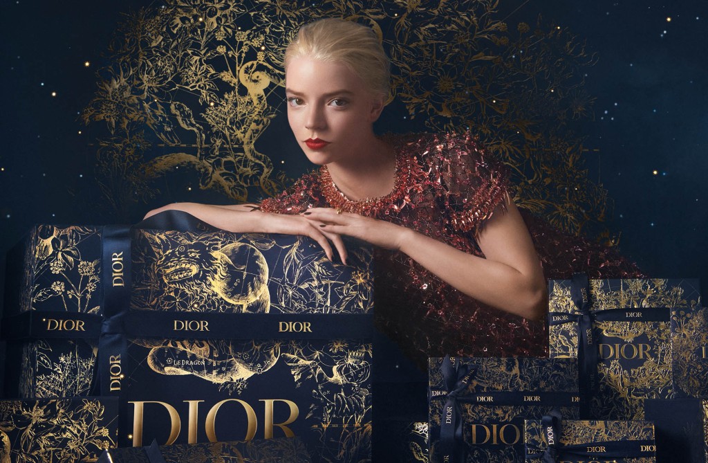 Dior今年推出的节日限定系列，找来品牌大使Anya Taylor-Joy拍摄宣传照。