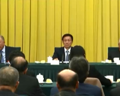 副總理韓正(中)會見港澳政協。無綫電視截圖