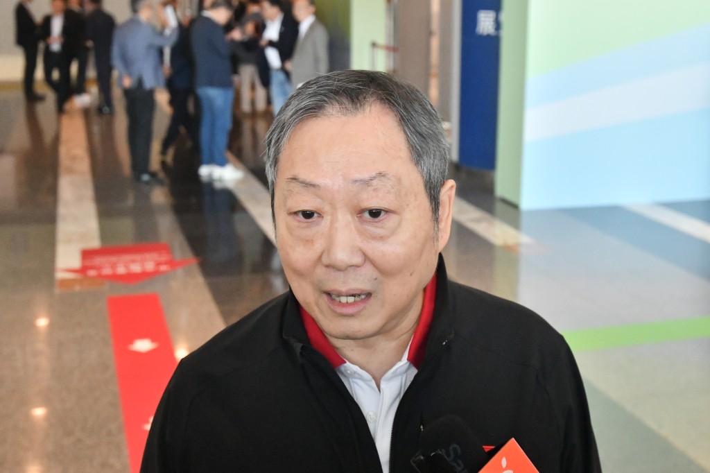 證監會主席黃天祐。 證監會主席黃天祐。