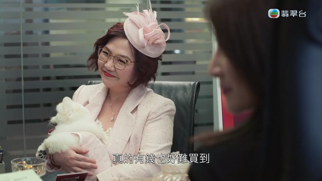 TVB热播剧集《法言人》今晚（4日）再有饰演富婆白小姐的麦玲玲现身。