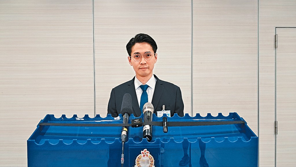 元朗警區刑事部督察吳冠麟講述4名青少年涉嫌打劫案情。 