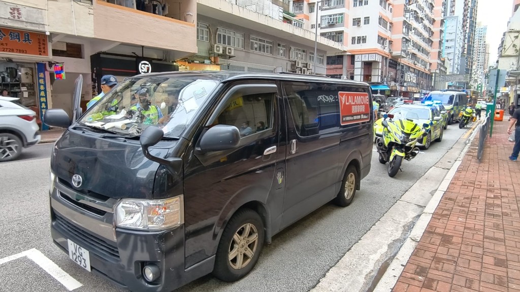 事件涉及一輛輕型貨車。黃文威攝 事件涉及一輛輕型貨車。黃文威攝