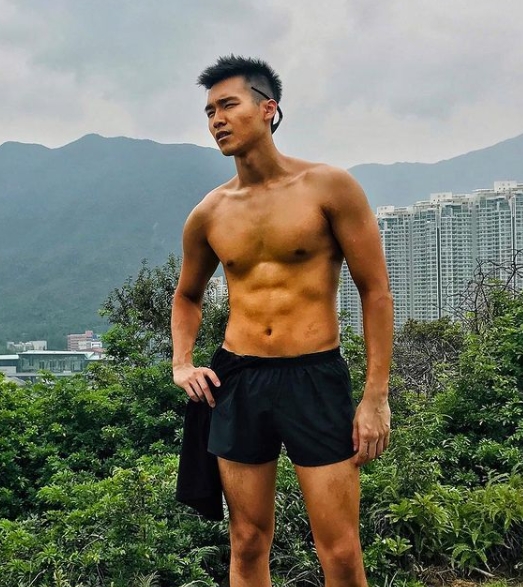 吳子沖身型健碩,條件不錯。