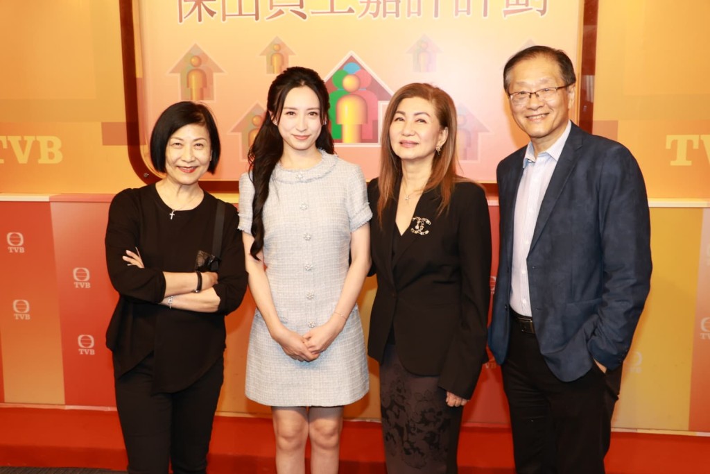 高層樂易玲、曾勵珍到場祝賀。