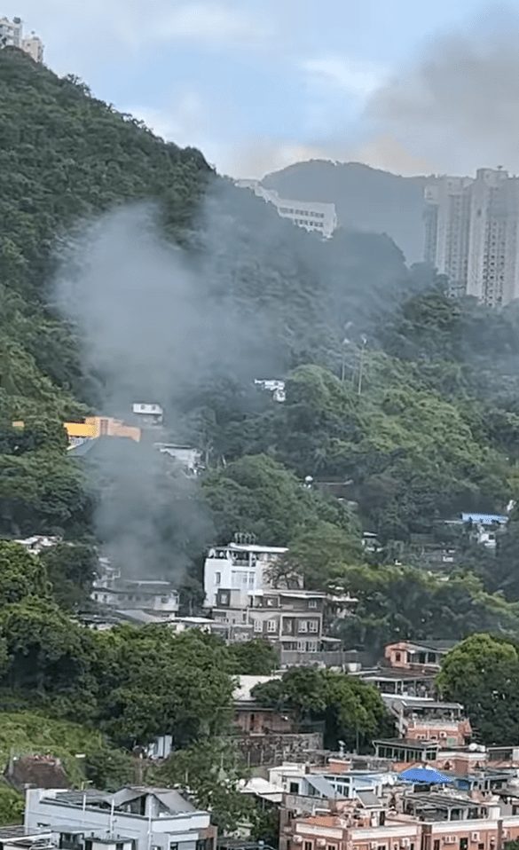 沙田上禾輋村村屋起火。香港突发事故报料区FB影片截图