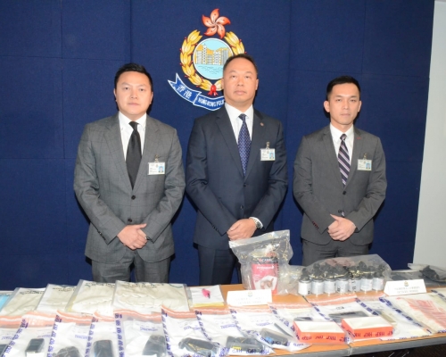 警方搜出大批證物