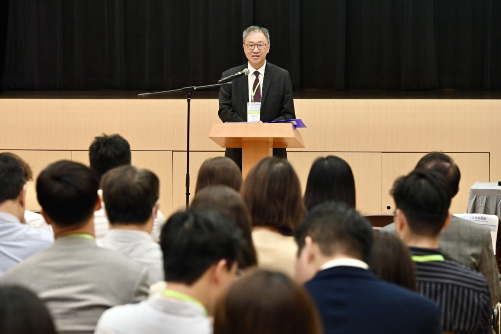 陸啟康10月9日為選舉主任舉行簡介會。 陸啟康10月9日為選舉主任舉行簡介會。