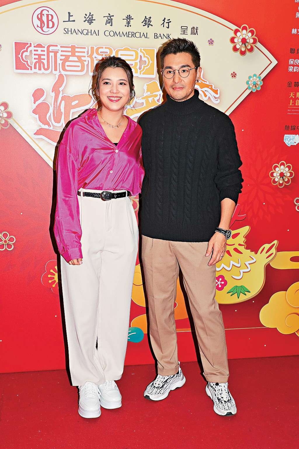 單文柔計劃外遊歎陽光海灘，老公展鵬揚言要帶她去數星星。