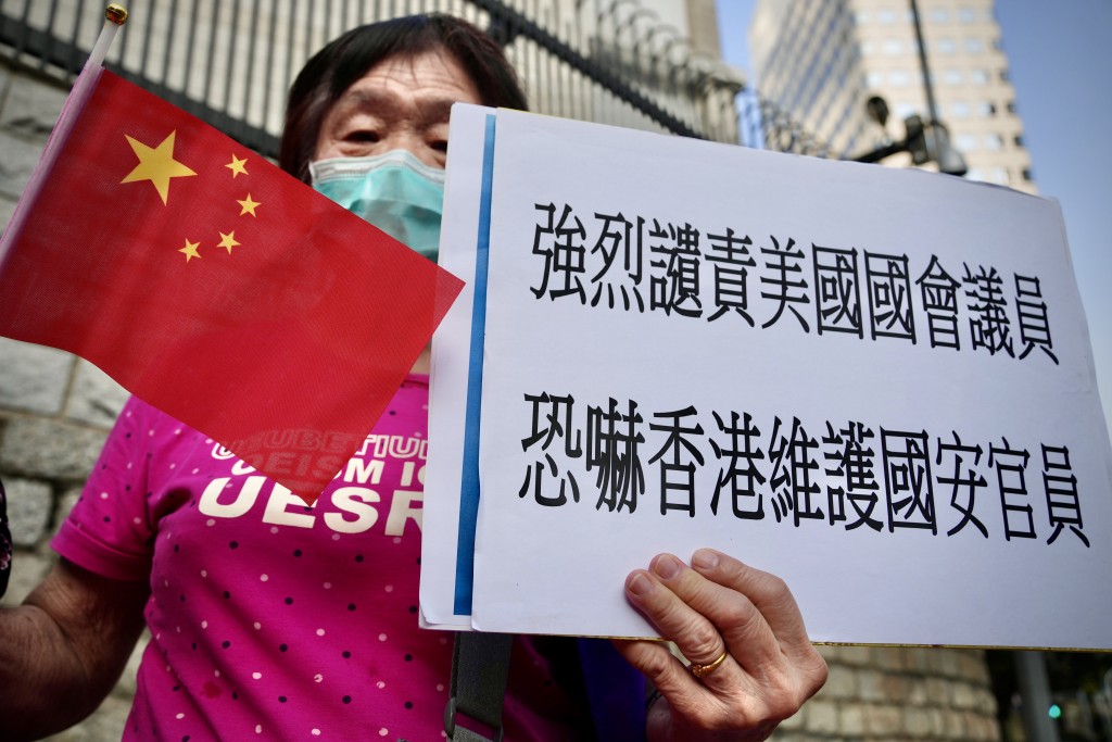 香港侨界社团联会请愿，强烈谴责美国政客恐吓香港特区人员。苏正谦摄