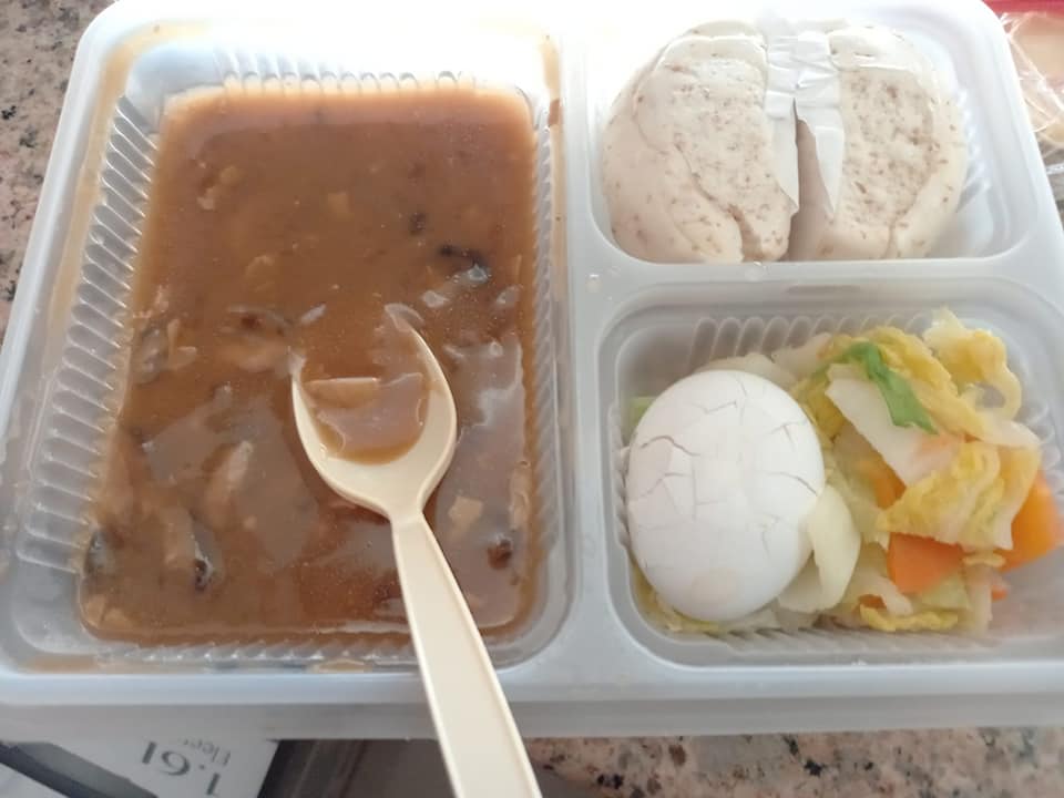 竹篙灣檢疫中心所供應膳食質素備受批評。中伏飲食報料區圖片