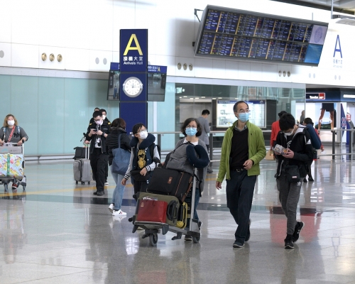 政府明日再派特別航班,載300滯印度港人返港。資料圖片