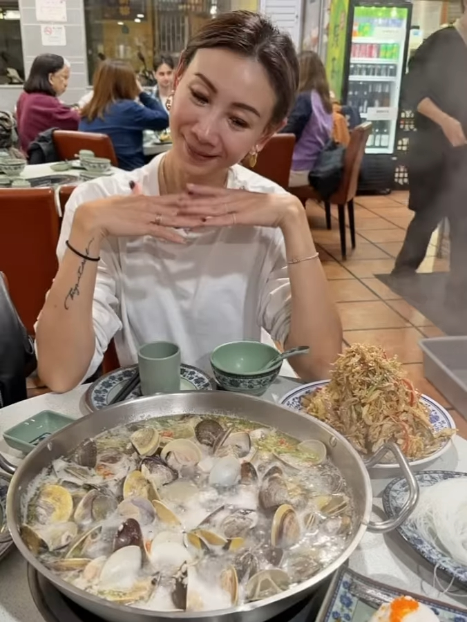 區文詩又吃卜卜蜆。