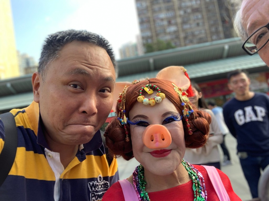 黃夏蕙扮豬迎豬年。