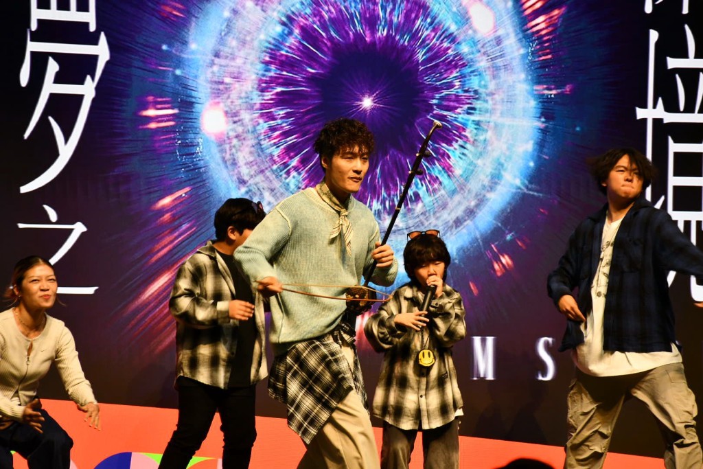 朱芸編即席表演！