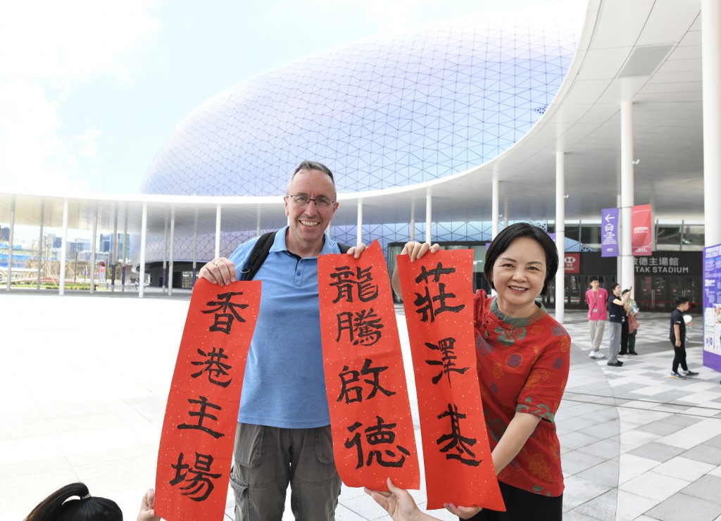 啟德體育園行政總裁莊澤基（左）。