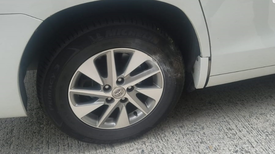 七人車車轆損毀。
