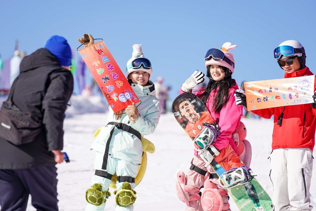 内地多地大力推动冰雪经济。中新社