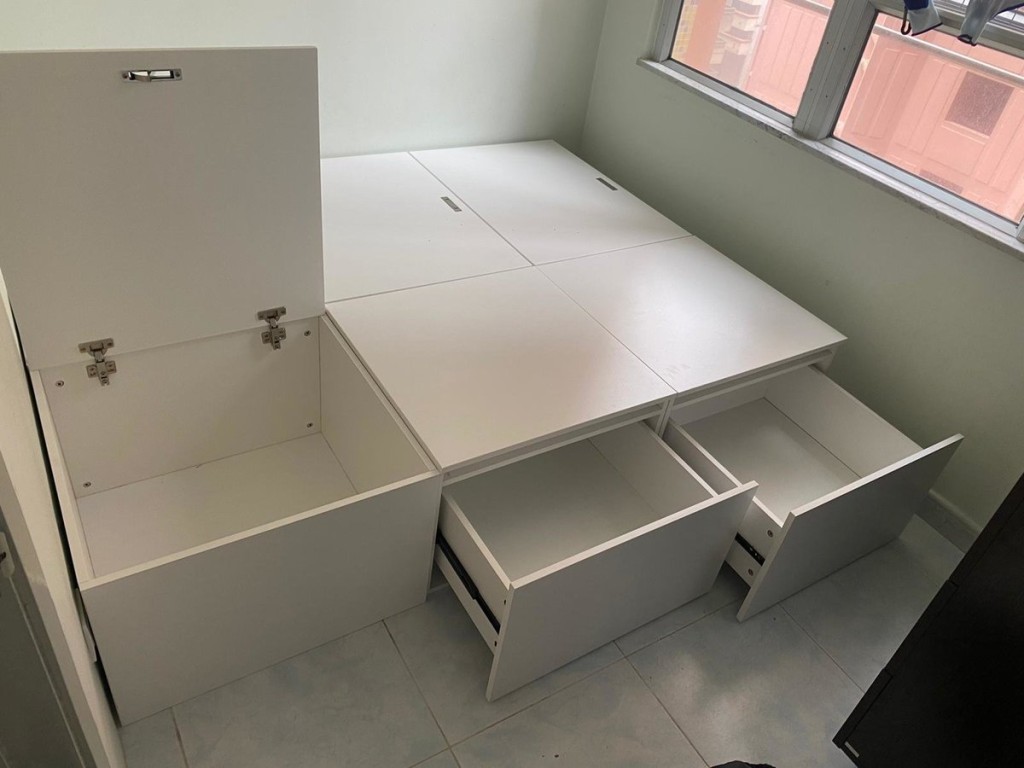 Deco Farmer Studio设计师Heiman表示，地台床的出现是为解决储物需求。