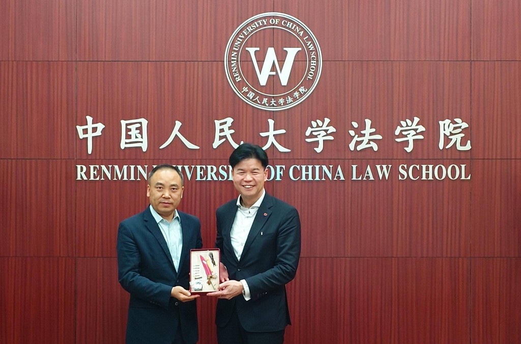 香港律師會會長湯文龍律師和副會長黃巧欣拜訪中國人民大學法學院。