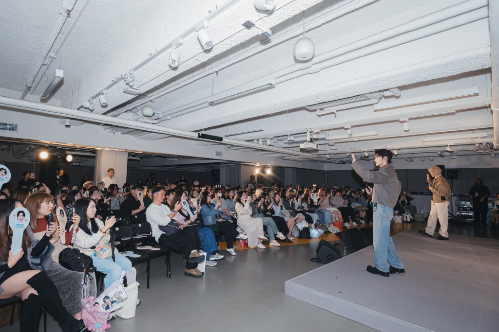 除香港粉丝外，也有远道而来的中丶日丶泰丶台的支持者撑场！