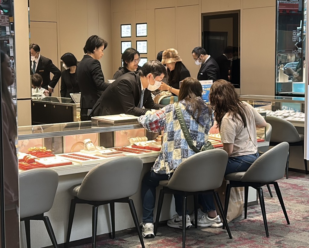金行生意額錄雙位升幅。資料圖片
