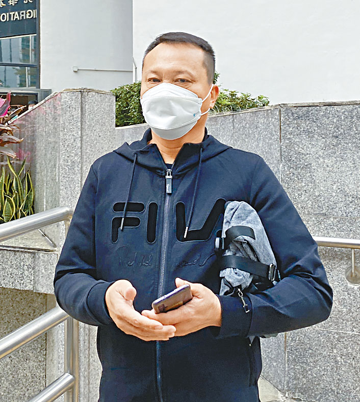 「飛天南」吳偉南求情時，提及案發時「被東西擊中」暈倒。