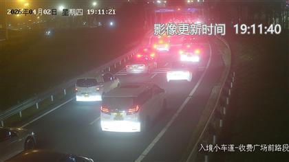 往珠海車輛晚上7時許大排長龍。 往珠海車輛晚上7時許大排長龍。