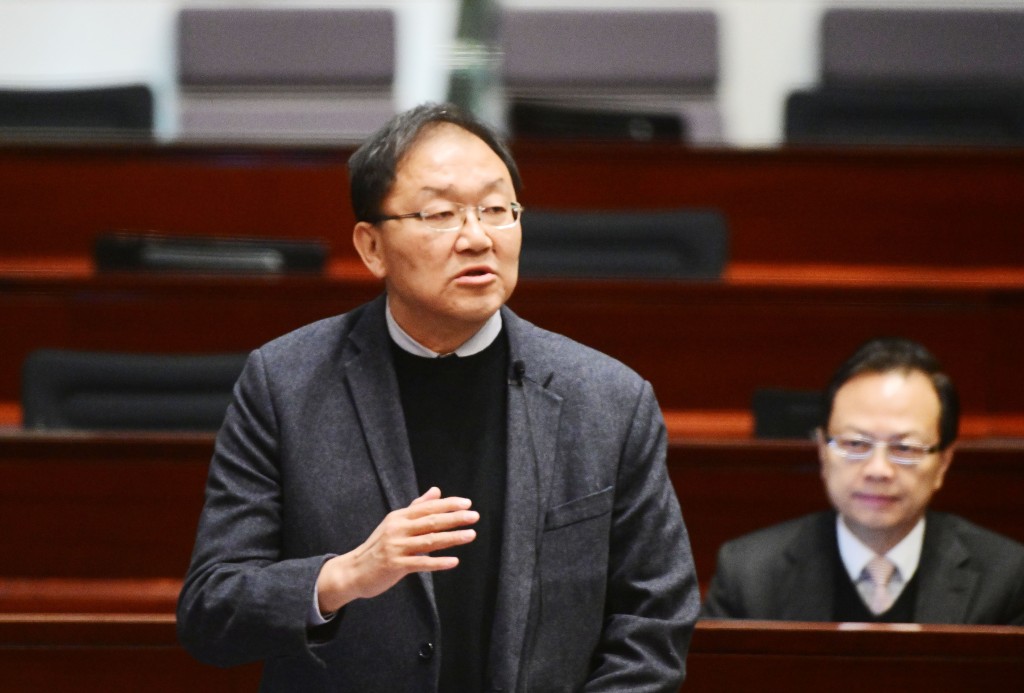 议员黄锦辉则关注当局会否考虑获教资会资助的大学开办应用学位课程。 资料图片
