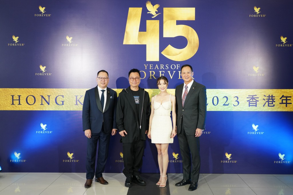 大中华区总经理Erwin Lai（左一）、黎耀祥、林夏薇及亚洲副总裁拿督CG TAN（右一）