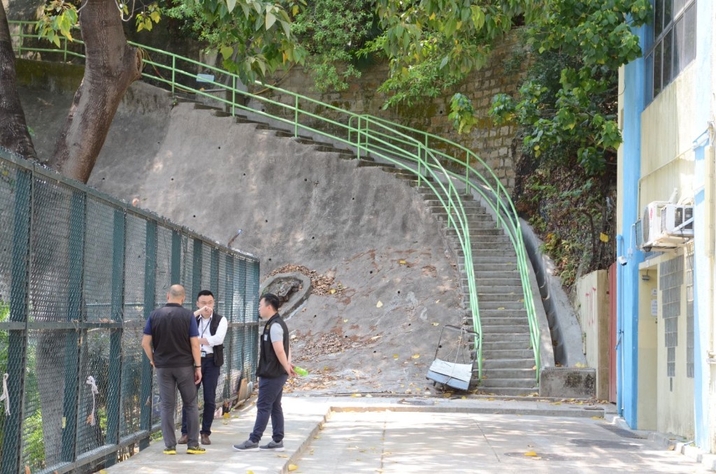 男子深水埗山坡焚死亡,被晨運人士發現。