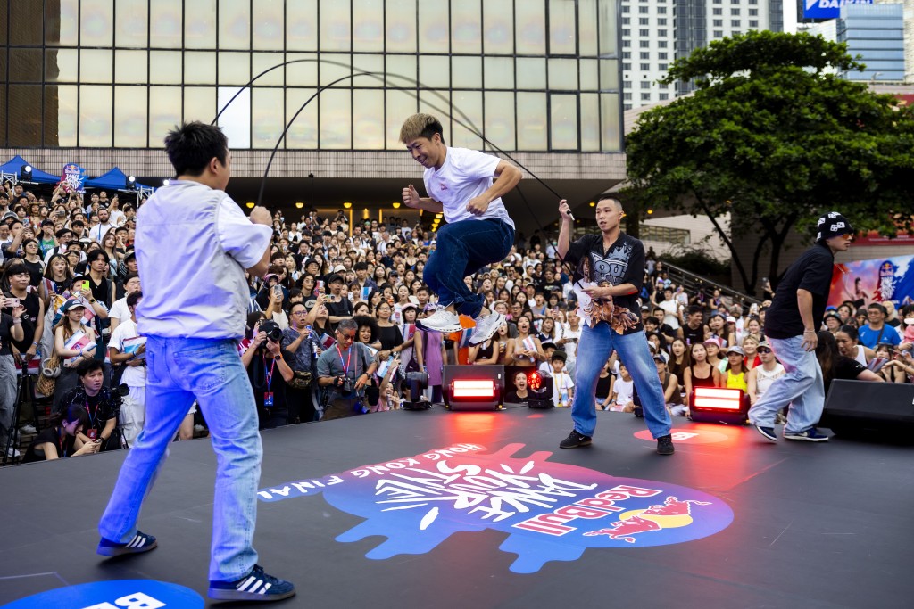  Red Bull 運動員、兩屆世界跳繩錦標賽個人賽冠軍何柱霆 Timothy，與世界交互繩錦標賽香港代表Jumpy soul 成員，一起為賽事帶來交互繩表演。 公關圖片