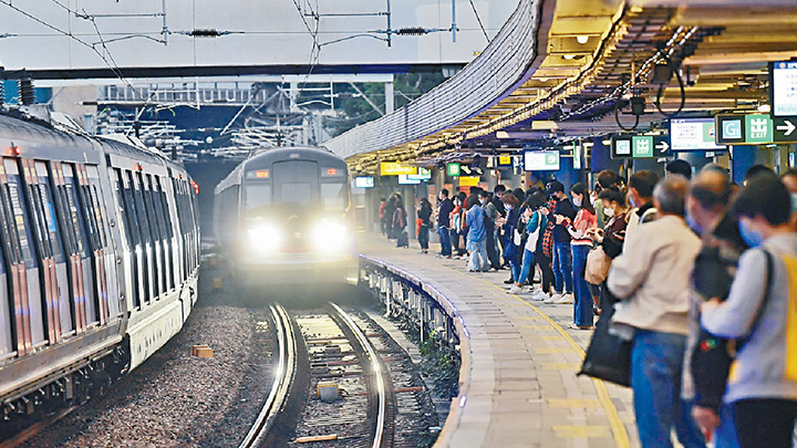 港鐵指整體人手已有所改善,列車服務亦維持正常。資料圖片