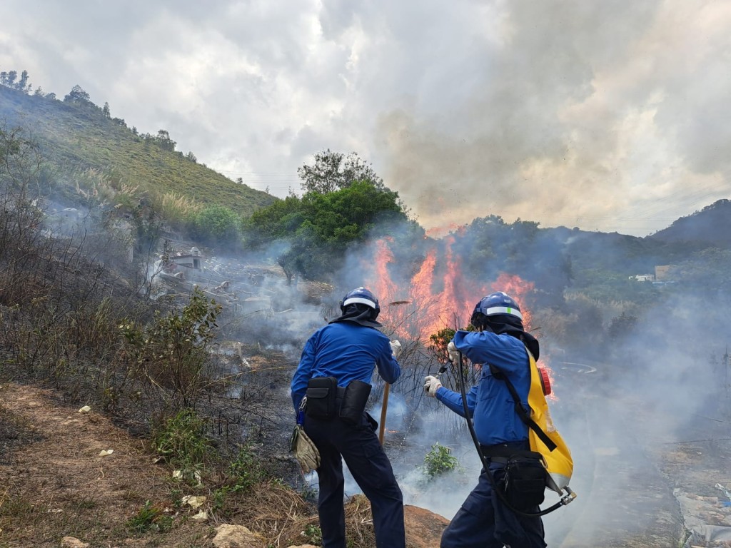 民安隊今日前往9個山火現場進行撲滅山火任務。fb CAS in Action - 動感民安隊圖片