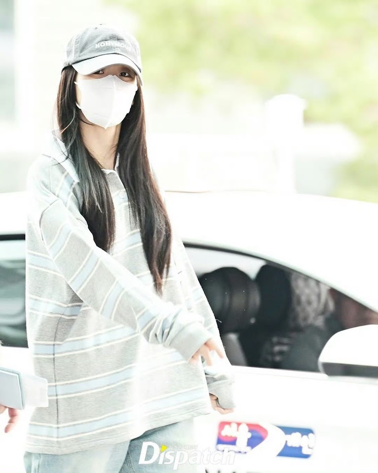 Jisoo今早現身仁川機場，準備出發往法國巴黎。