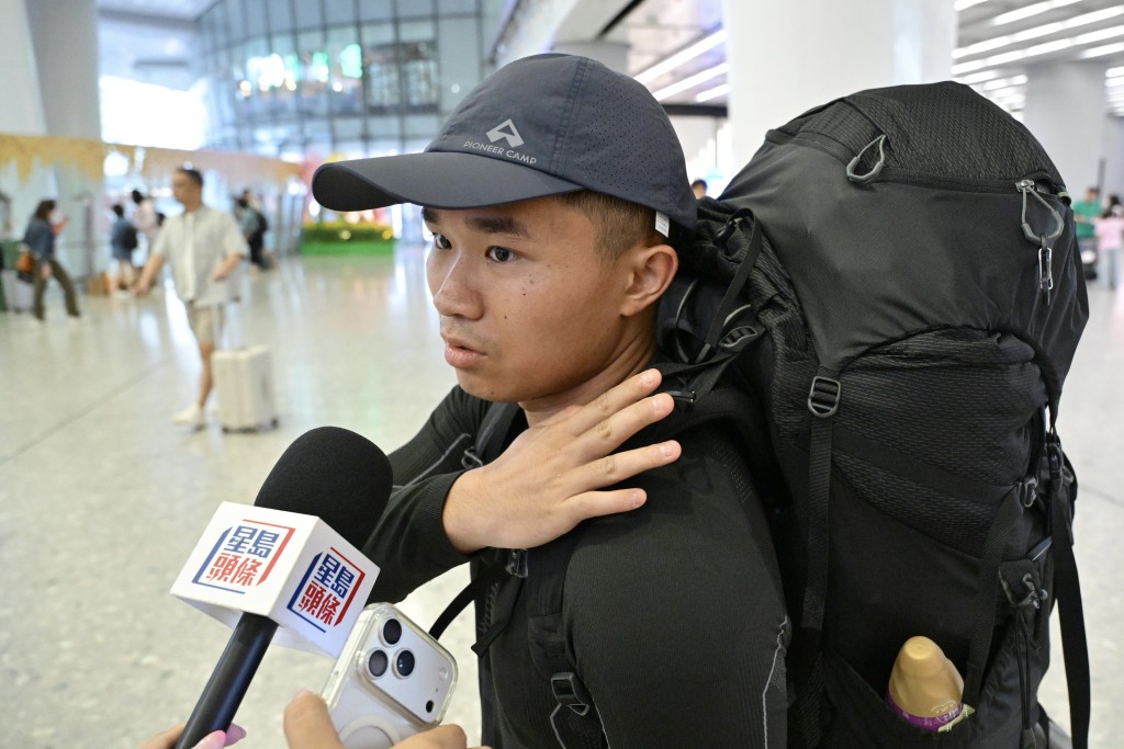 福建露營旅客賴先生與楊先生首次來港「徒步」。