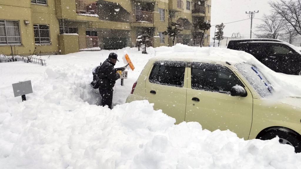 日本受寒流影响，多处地方持续有暴风雪。 路透社