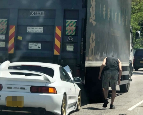早上兩車相撞,網民Keung Wan圖片。屯門公路塞車關注組FB