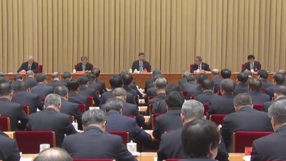 近日召开的中央政治局会议和中央经济工作会议，要求「唱响中国经济光明论」。 央视截图