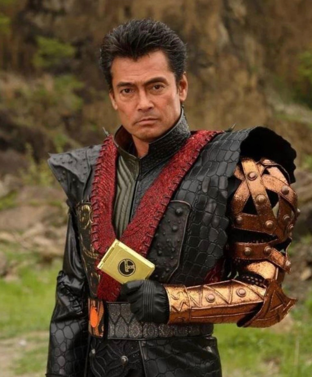 渡邊裕之以51歲之齡演幪面超人,成為一時佳話。