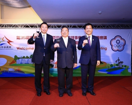圖為去年7月中國奧會副主席楊樹安(左)去台灣參與東亞青運籌備。網上圖片